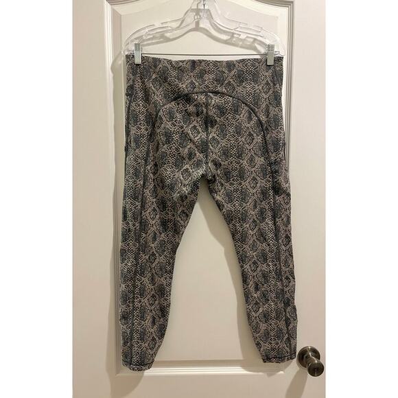 Athleta ULTIMATE STASH POCKET SNAKE 7/8 TIGHT - Picture 5 of 10